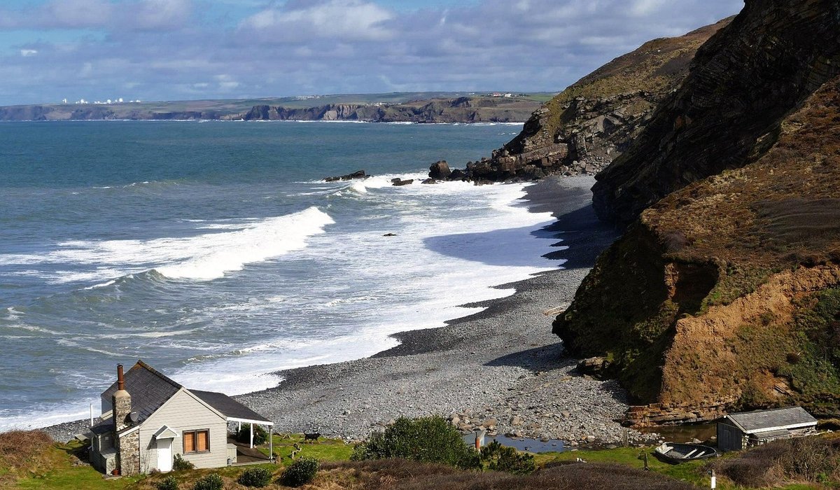 Finding Quiet Heritage Stays Near the Coast